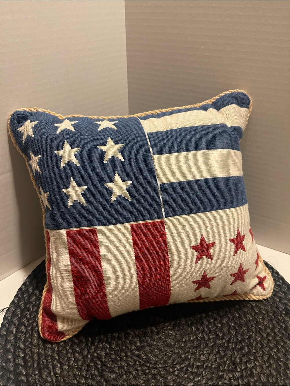 4th of July pillow 11” x 11” Linen type w/rope trim 9 stars, denim type back